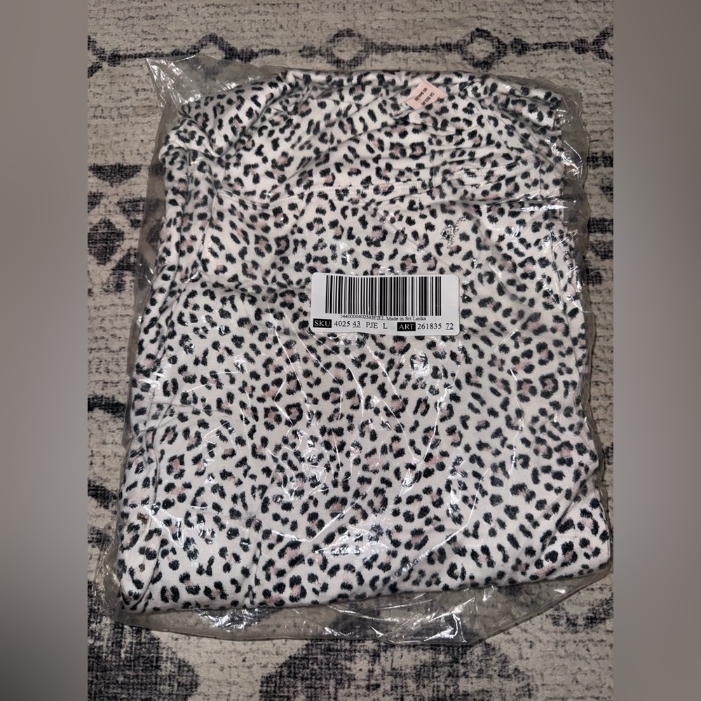 Victoria's Secret Black and White Leopard Print Yoga Pants